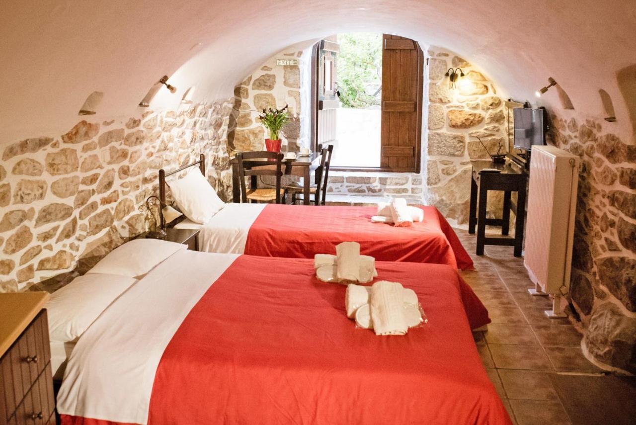 Guesthouse Toxotis Pírgos Dhiroú Eksteriør bilde